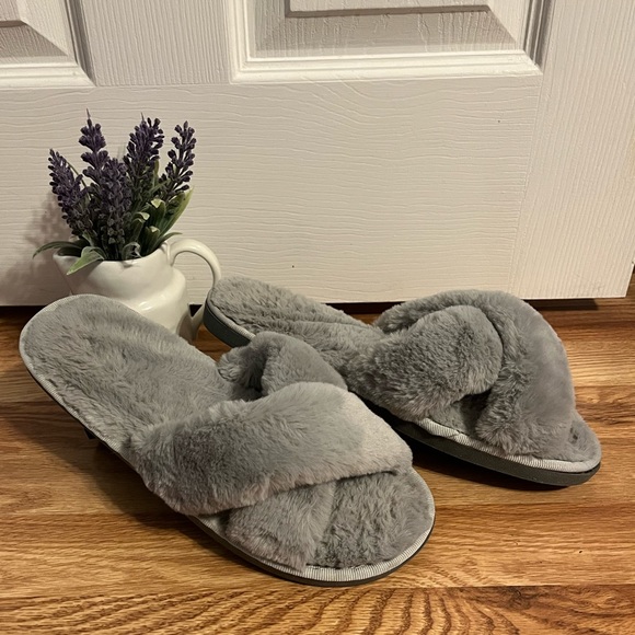 JOINFREE Women's Fluffy Slippers Plush Faux Fur Spa Sandal Shoes Gray size Large - Picture 8 of 11